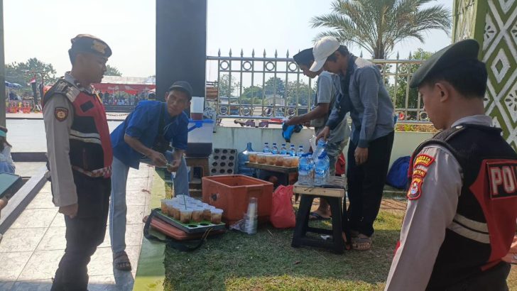 Di sekitaran Kawasan Kantor Bupati Tangerang Anggota Unit Turjawali Sat Samapta  melaksanakan Patroli Dialogis memberikan pesan kamtibmas Kepada Masyarakat.