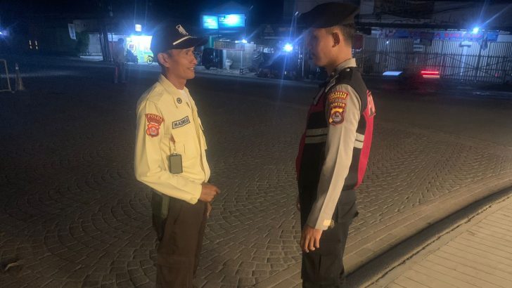 Anggota Sat Samapta Polresta Tangerang melaksanakan Patroli Dialogis Di sekitaran Darkum Polsek Tigaraksa