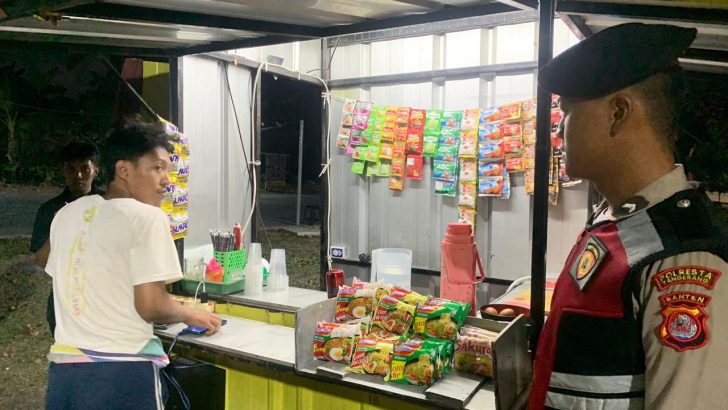 Patroli Dialogis  oleh Anggota Samapta Polresta Tangerang dilaksanakan di sekitaran Perumahan Sudirman Indah dipimpin Pawas.