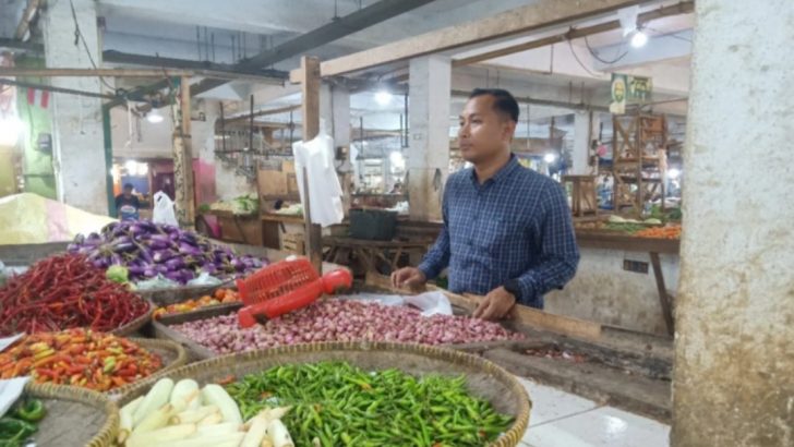 **Satgas Polresta Tangerang Lakukan Pengecekan Ketersediaan dan Harga Bahan Pokok di Pasar**
