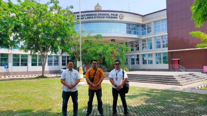 **Anggota Unit II Krimsus Ambil Hasil Labfor Dugaan Tindak Pidana ITE di Puslabfor Mabes Polri**
