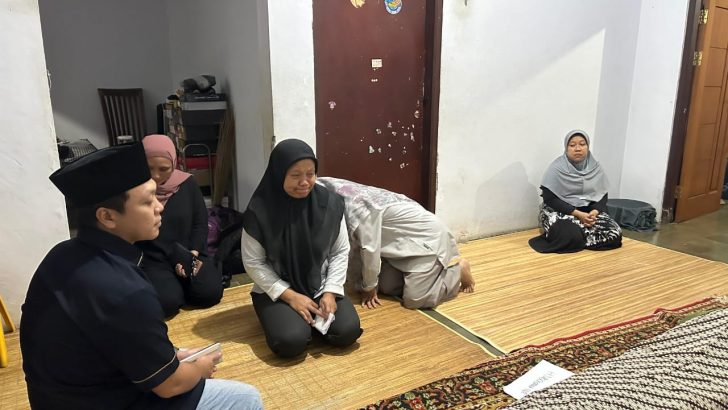**Kasat Reskrim Polresta Tangerang Tunjukkan Kepedulian dengan Kunjungi Rumah Duka Anggota Polsek Cikupa**