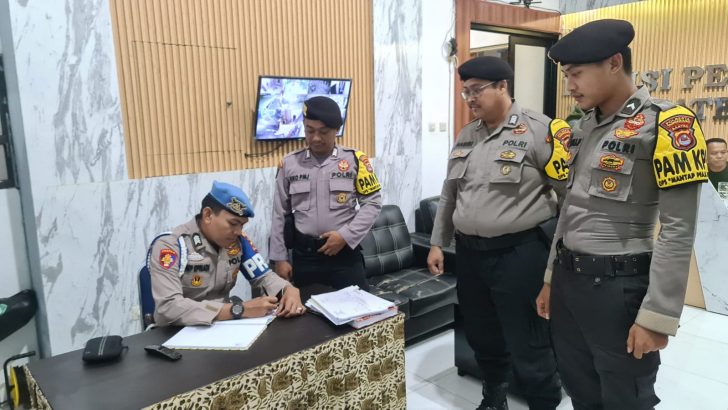 PENGECEKAN BUKU MUTASI PERSONIL PAM KANTOR KPU KAB. TANGERANG OLEH ANGGOTA SIPROPAM