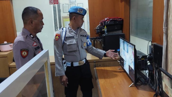 Cek CCTV ruang tahanan Polsek Cikupa Polresta Tangerang guna antisipasi keamanan
