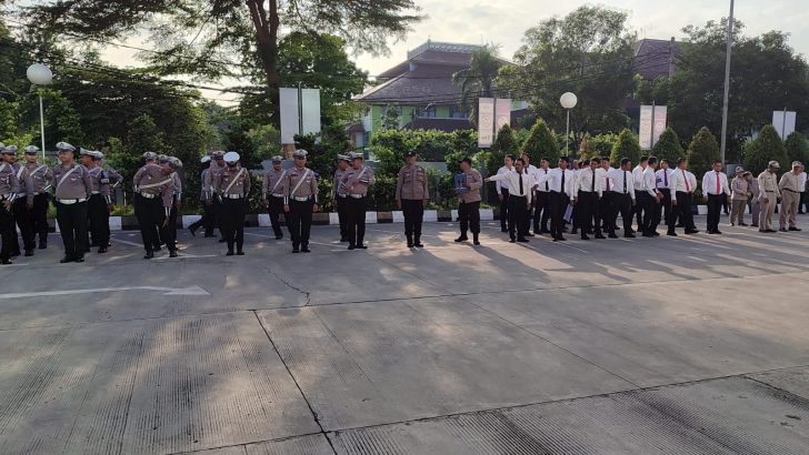 aipda tatang melaksanakan apel pagi