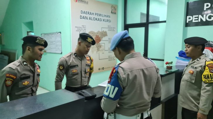 PENGECEKAN BUKU MUTASI PERSONIL PAM KANTOR BAWASLU KAB. TANGERANG OLEH ANGGOTA SIPROPAM