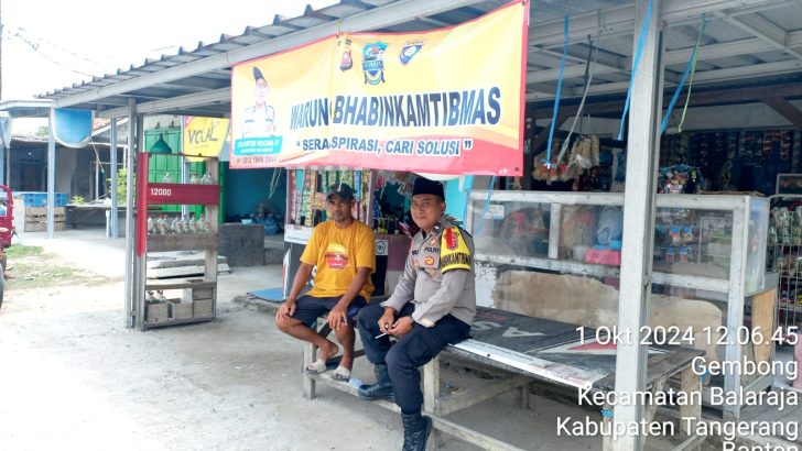 NGOBROL BERSAMA WARGA DI WARUNG, BHABINKAMTIBMAS POLSEK BALARAJA DENGAR ASPIRASI WARGA