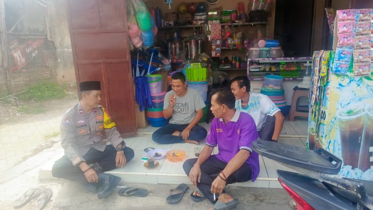 NGOBROL SANTAI DI BERSAMA BHABINKAMTIBMAS POLSEK BALARAJA DENGAR ASPIRASI WARGA BALARAJA