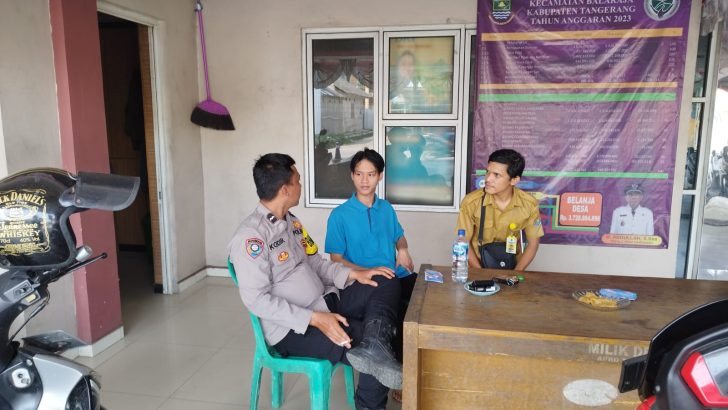 Bhabinkamtibmas Polsek Balaraja Polresta Tangerang giat Sambang warga door to door di Darkum Polsek Balaraja .