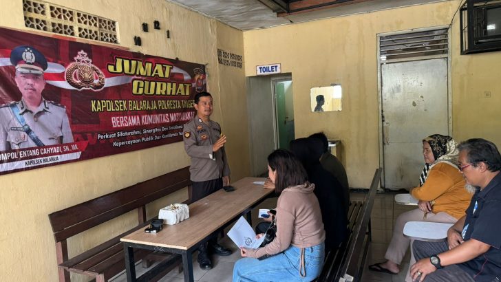 Bripka Yudi Anggota Bhabinkamtibmas Polsek Balaraja, giat Jumat Curhat, serap Aspirasi serta keluhan dari Masyarakat