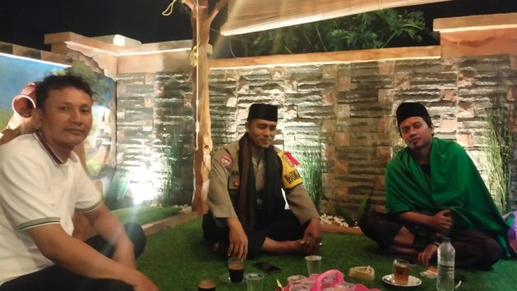 Menjalin Sinergitas dengan para Ulama, Aiptu Nanang dan Aiptu Sukarna aktiv kunjungi Tokoh Agama dalam rangka giat rukun Ulama Umaro di Desa Patrasana