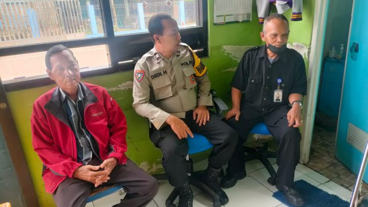Salam Presisi yuk sambang bersama bhabinkamtibmas Aiptu Dedi H Polsek Balaraja untuk Jaga Kamtibmas