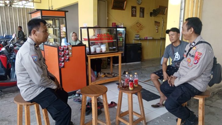 Upaya pencegahan Gangguan Kamtibmas di wilayah, Ipda Marwata dan Aiptu Faisal lakukan Sambang DDS di Desa Kresek