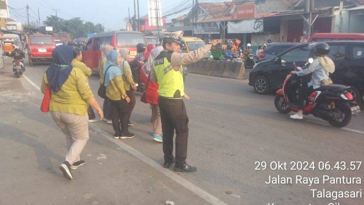 Aiptu Sapudin Bersama Polsek Cikupa Ciptakan Kamseltibcar Lantas di Jalan Raya Serang