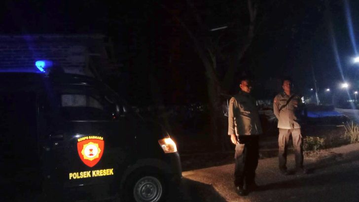 Memberantas kenakalan remaja, Ipda Marwata dan Aipda Ucu M lakukan Patroli Mobile di Desa Tamiang Kecamatan Gunung Kaler Kabupaten Tangerang