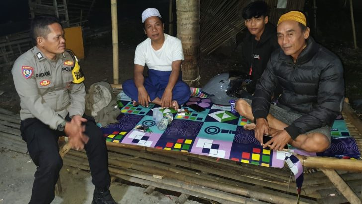 Tokoh Masyarakat di Desa Kresek kerap dikunjungi Bripka Dadang Sunandar guna menjalin Tali Silaturahmi dengan para Sesepuh.