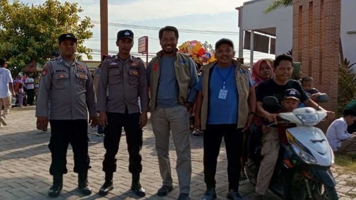 Bripka Yonas A dan Briptu Rifki lakukan giat Patroli Dialogis demi menjaga Harkamtibmas di Desa Kandawati