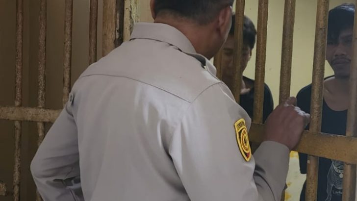 Menjaga keamanan Polsek Kresek, Kapolsek Kresek lakukan Pengecekan kondisi Tahanan di Mapolsek Kresek Polresta Tangerang