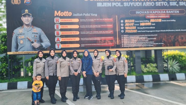 briptu desi melaksanakan apel