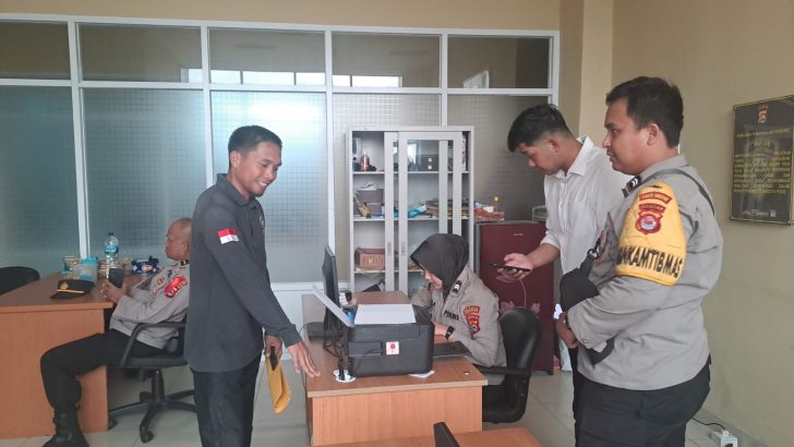 Anggota Sat Reskrim Melengkapi Data Diri di Bagian SDM Usai Apel Pagi