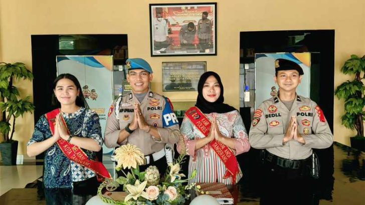 Polwan Sat Reskrim Melaksanakan Piket di Lobby Polresta Tangerang