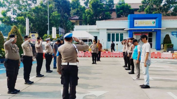 Anggota Sat Reskrim Melaksanakan Apel Serah Terima Piket Fungsi