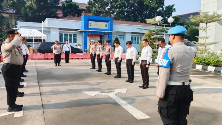 Anggota Satreskrim dan Satfung Polresta Tangerang Ikuti Apel Serah Terima Sebelum Piket