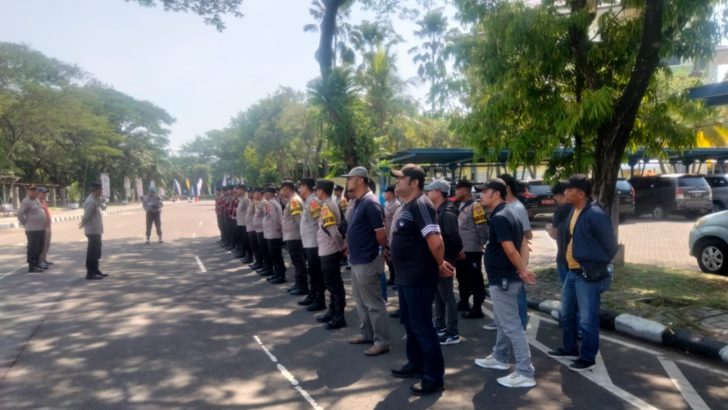 Anggota Sat Reskrim Ikuti Apel Pengamanan Aksi Unjuk Rasa FORMATUR di Kantor DPRD Kab. Tangerang