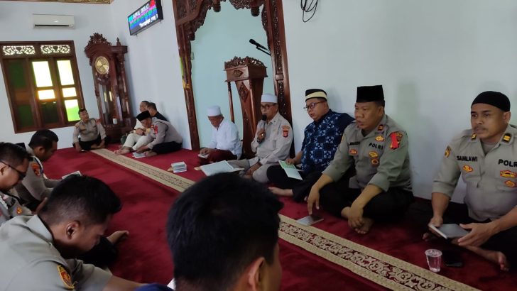 iptu joko melaksanakan pengajian rutin