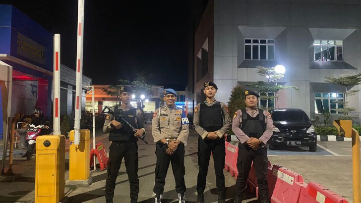 Pengecekan petugas penjagaan Mako Polresta Tangerang oleh Sipropam