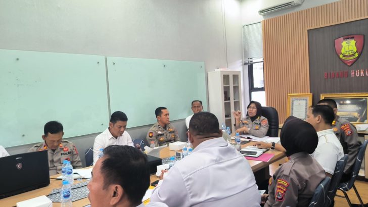 Aipda tatang melaksanakan anev di bidkum polda banten