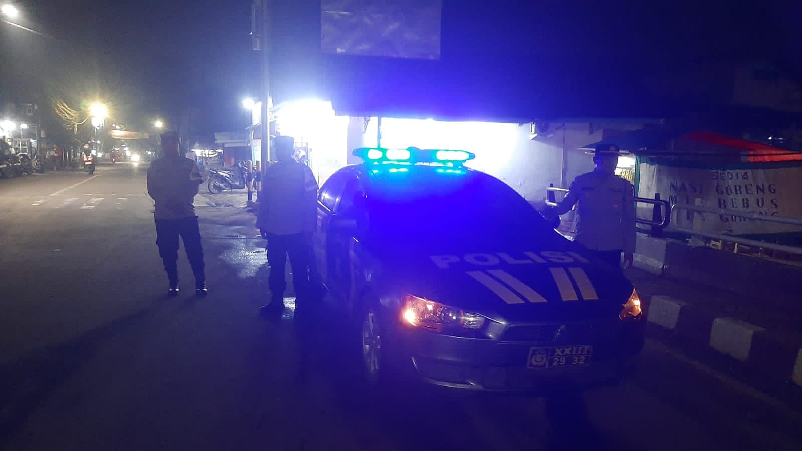 Patroli mobile polsek rajeg pada malam hari