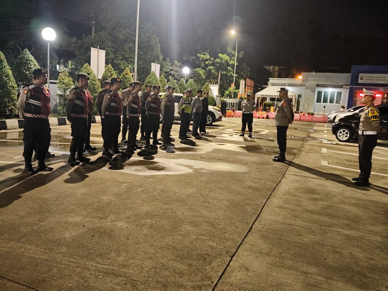 Anggota Sat Reskrim Polresta Tangerang Ikuti Apel Malam untuk Menjaga Kamtibmas
