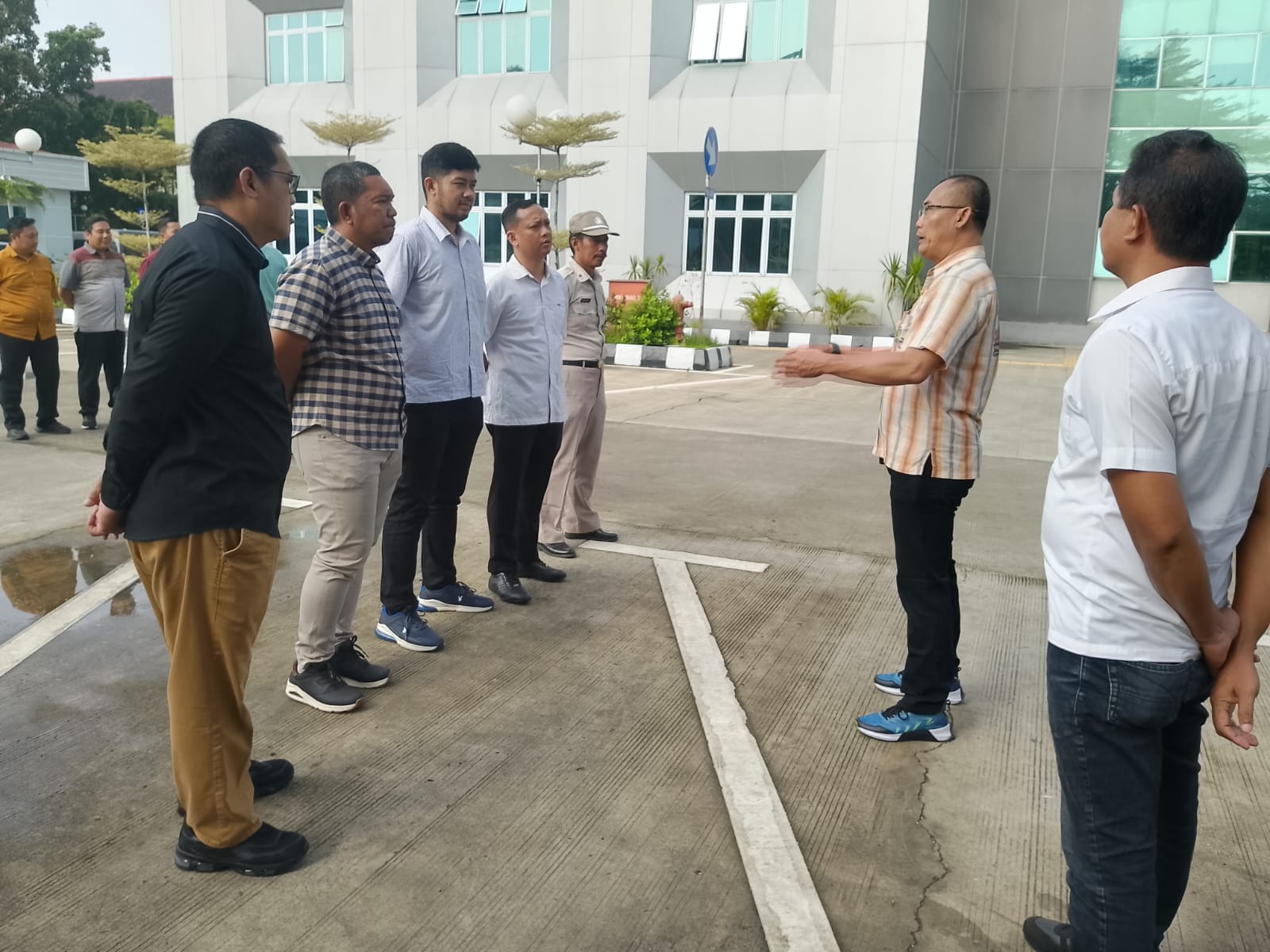 Wakasat Reskrim Polresta Tangerang Pimpin Pengawasan Melekat Seusai Apel Pagi
