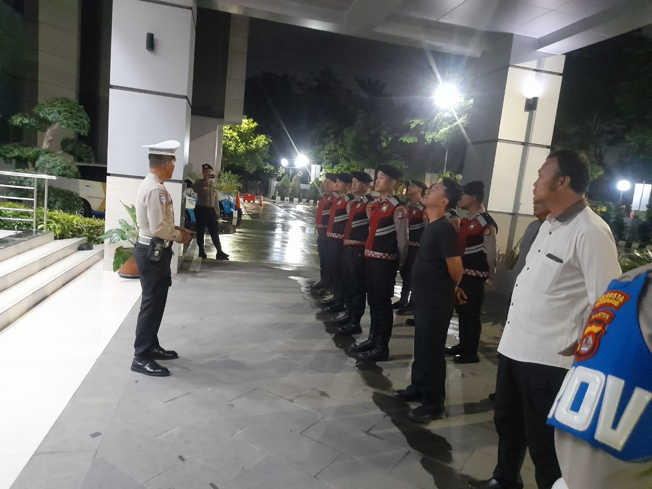 Anggota Sat Reskrim Piket Ikuti Apel Malam untuk Jaga Kamtibmas di Polresta Tangerang