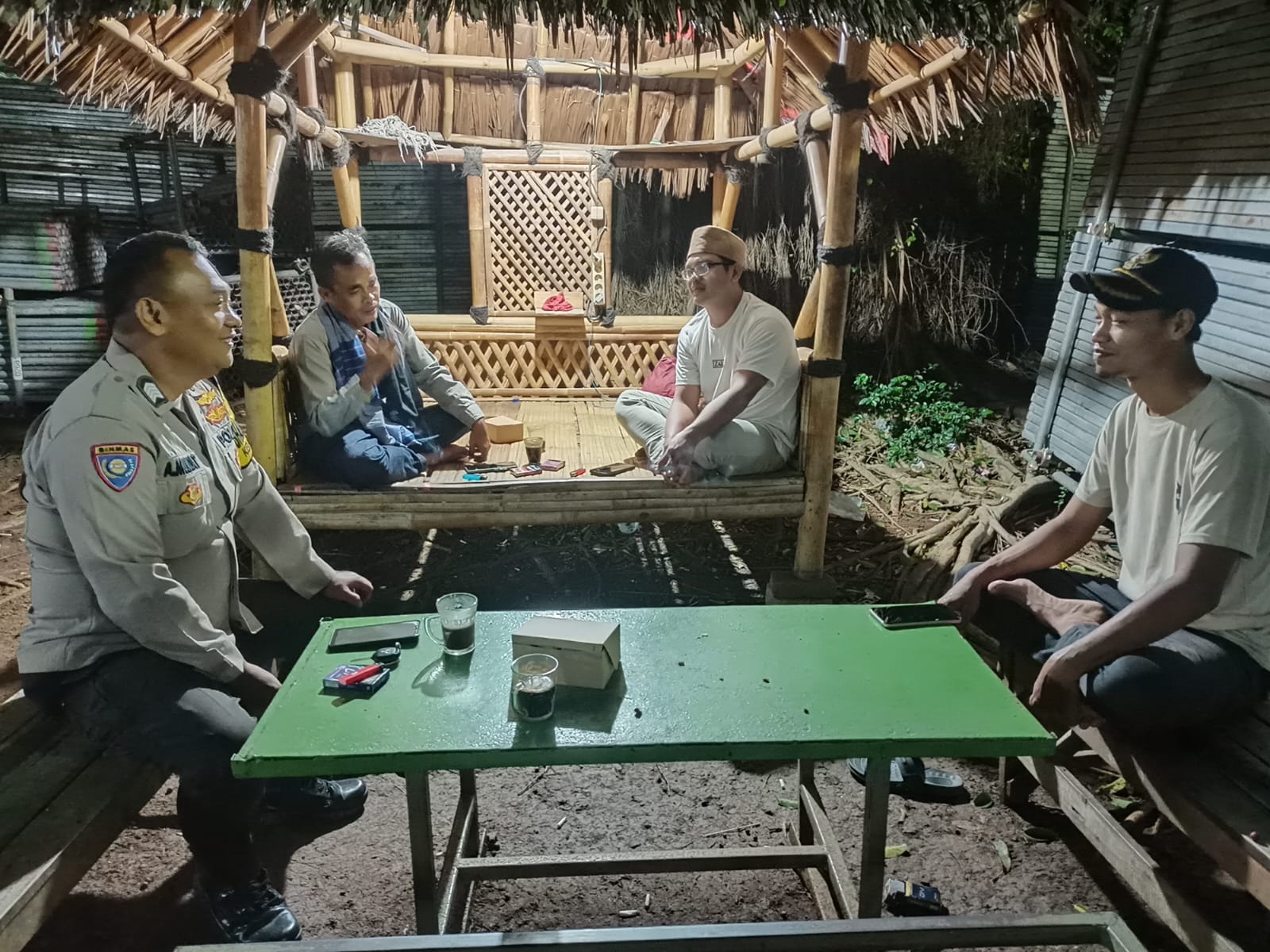 Bhabinkamtibmas Polsek Pasar Kemis Sambangi Warga Kampung Ketos Wujudkan Kamtibmas Di Wilayah Pemukiman Warga