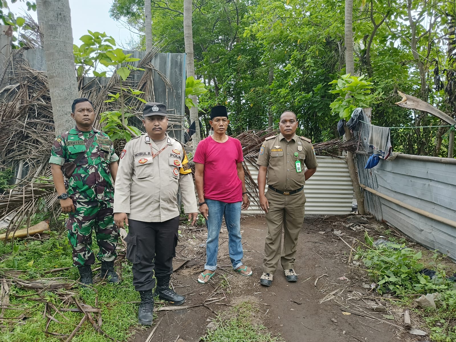 Bripka Hoirul Rijal Bhabinkamtibmas Desa Margamulya Sampaikan Pesan-pesan Kamtibmas Warga Masyarakat