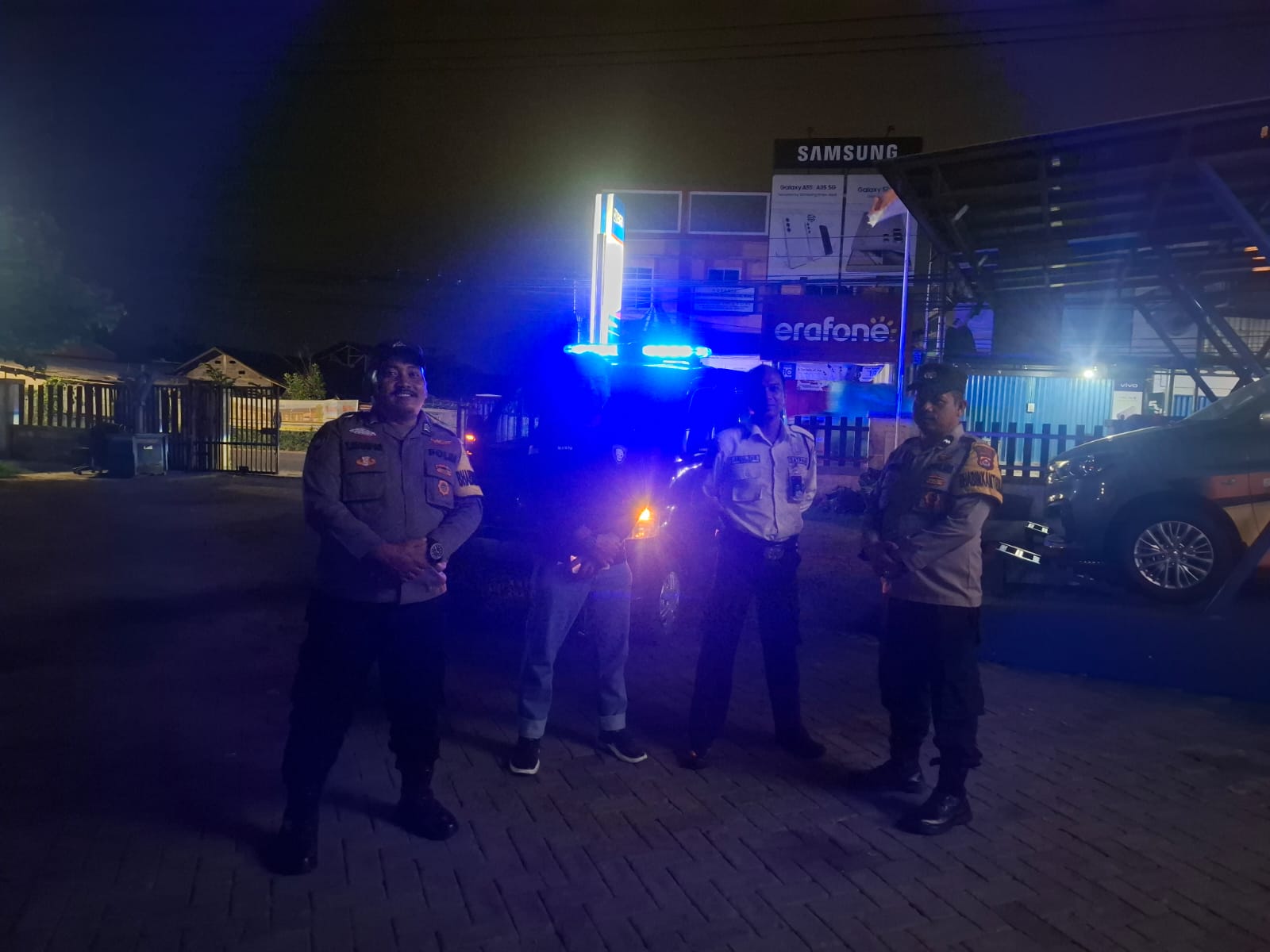 Kabupaten Tangerang – Dalam rangka cipta kondisi situasi Kamtibmas, Kepolisian Sektor Rajeg jajaran Polresta Tangerang Polda Banten menggelar Ops Cipta kondisi atau patroli Kegiatan Rutin Yang Ditingkatkan, di wilayah Kecamatan Rajeg Kabupaten Tangerang, Senin (16/12/2024).