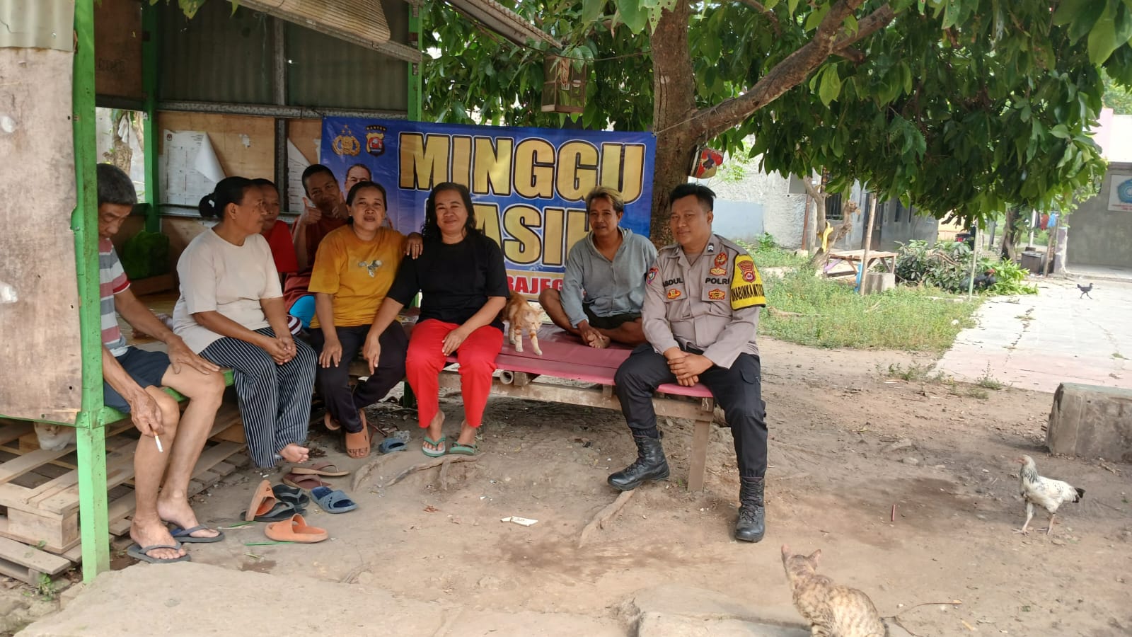 Kegiatan rutin polsek rajeg melaksanakan program kapolda minggu kasih serap aspirasi masyarakat