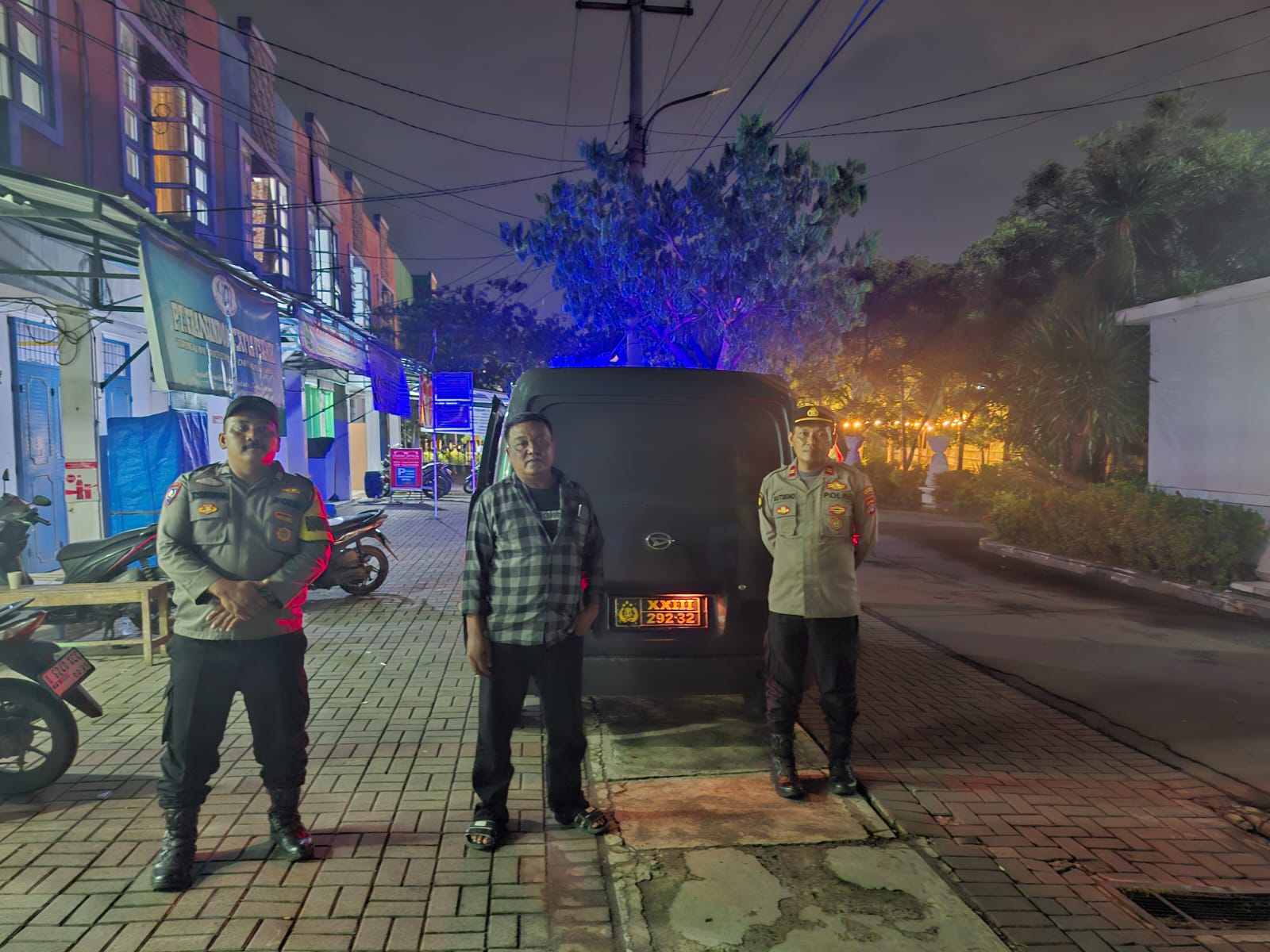 Kabupaten Tangerang – Dalam rangka cipta kondisi situasi Kamtibmas, Kepolisian Sektor Rajeg jajaran Polresta Tangerang Polda Banten menggelar Ops Cipta kondisi atau patroli Kegiatan Rutin Yang Ditingkatkan, di wilayah Kecamatan Rajeg Kabupaten Tangerang, Rabu (01/01/2025).