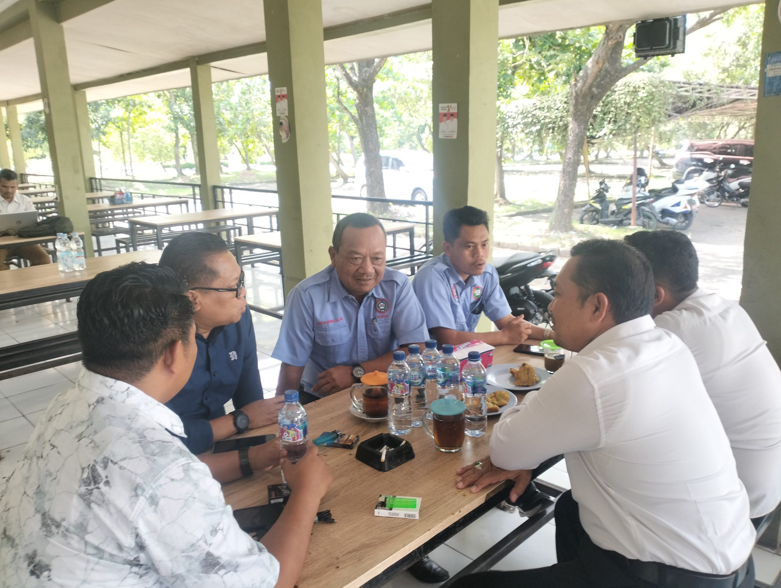 Kanit 3 Sat Intelkam Melaksanakan himbauan terhadap Sdr. Rustam Efendi, SH, MH (Ketua DPC SPSI Rustam) untuk mendukung dan ikut serta dalam memelihara Harkamtibmas