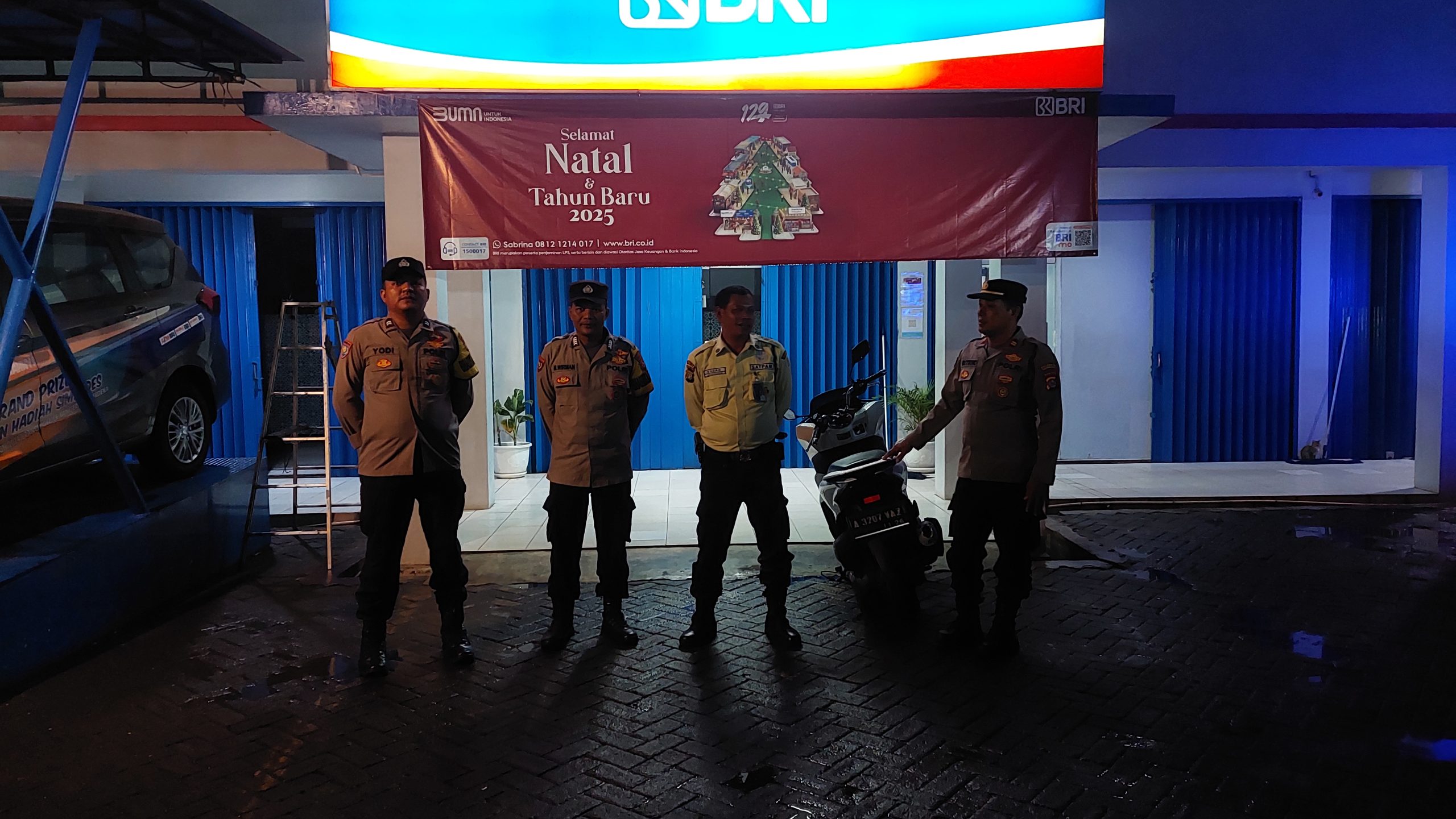 Kegiatan patroli mobile polsek rajeg pada malam hari antisipasi gangguan kamtibmas