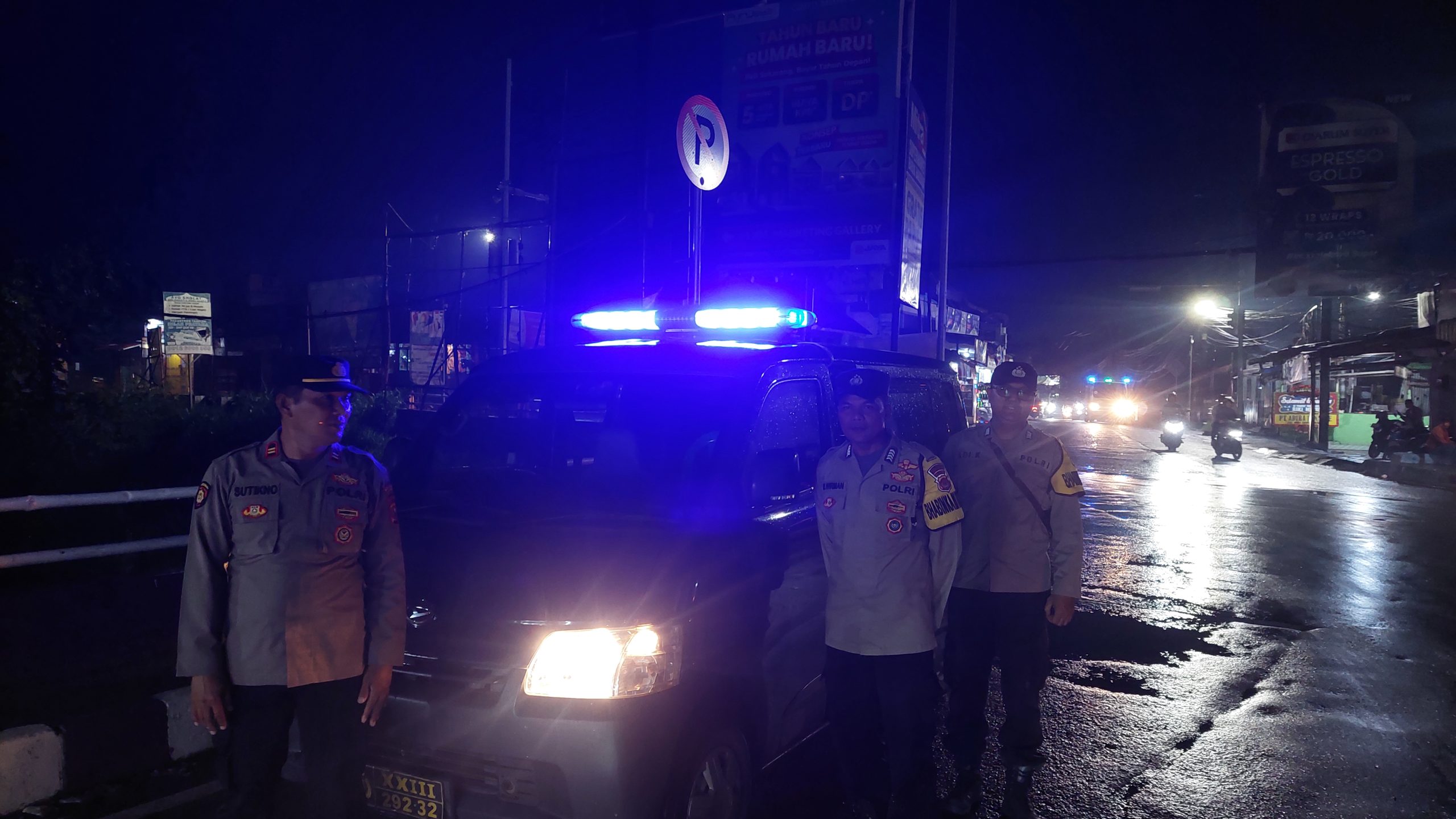 Kabupaten Tangerang – Dalam rangka cipta kondisi situasi Kamtibmas, Kepolisian Sektor Rajeg jajaran Polresta Tangerang Polda Banten menggelar Ops Cipta kondisi atau patroli Kegiatan Rutin Yang Ditingkatkan, di wilayah Kecamatan Rajeg Kabupaten Tangerang, Sabtu (04/01/2025).