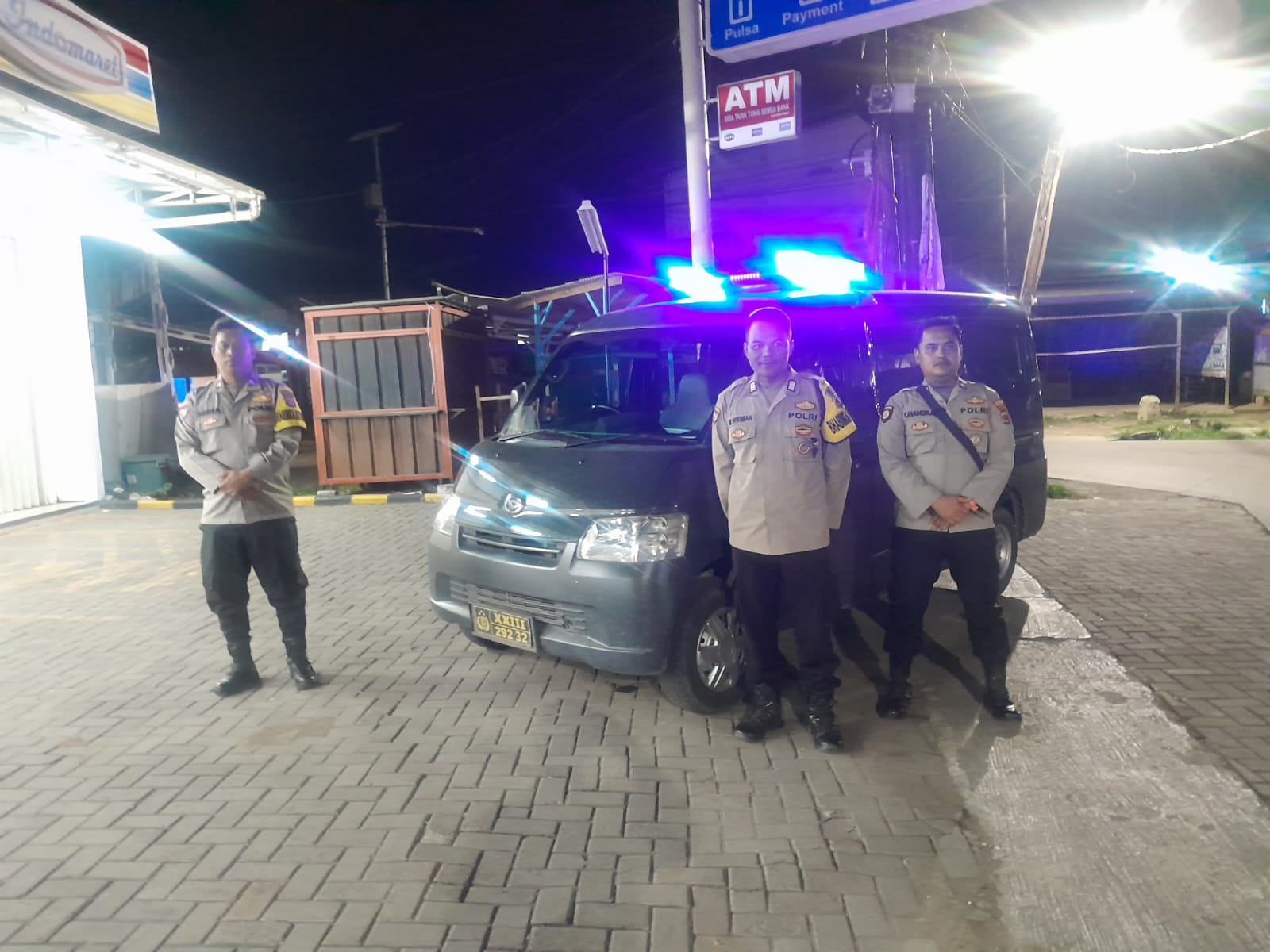 Kabupaten Tangerang – Dalam rangka cipta kondisi situasi Kamtibmas, Kepolisian Sektor Rajeg jajaran Polresta Tangerang Polda Banten menggelar Ops Cipta kondisi atau patroli Kegiatan Rutin Yang Ditingkatkan, di wilayah Kecamatan Rajeg Kabupaten Tangerang, Minggu (05/01/2025).