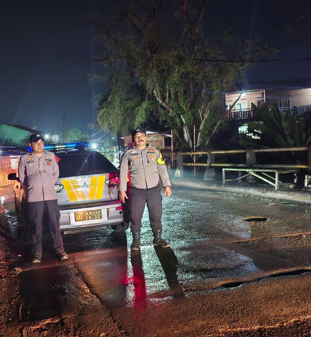 Kabupaten Tangerang – Dalam rangka cipta kondisi situasi Kamtibmas, Kepolisian Sektor Rajeg jajaran Polresta Tangerang Polda Banten menggelar Ops Cipta kondisi atau patroli Kegiatan Rutin Yang Ditingkatkan, di wilayah Kecamatan Rajeg Kabupaten Tangerang, Senin (06/01/2025).