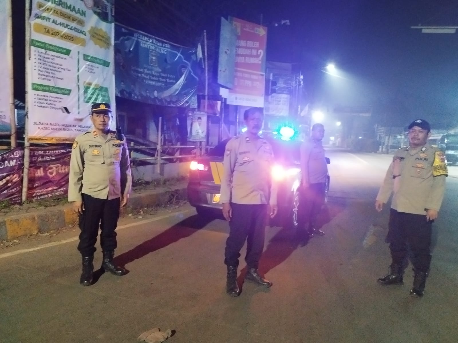 Kabupaten Tangerang – Dalam rangka cipta kondisi situasi Kamtibmas, Kepolisian Sektor Rajeg jajaran Polresta Tangerang Polda Banten menggelar Ops Cipta kondisi atau patroli Kegiatan Rutin Yang Ditingkatkan, di wilayah Kecamatan Rajeg Kabupaten Tangerang, Jumat (03/01/2025).