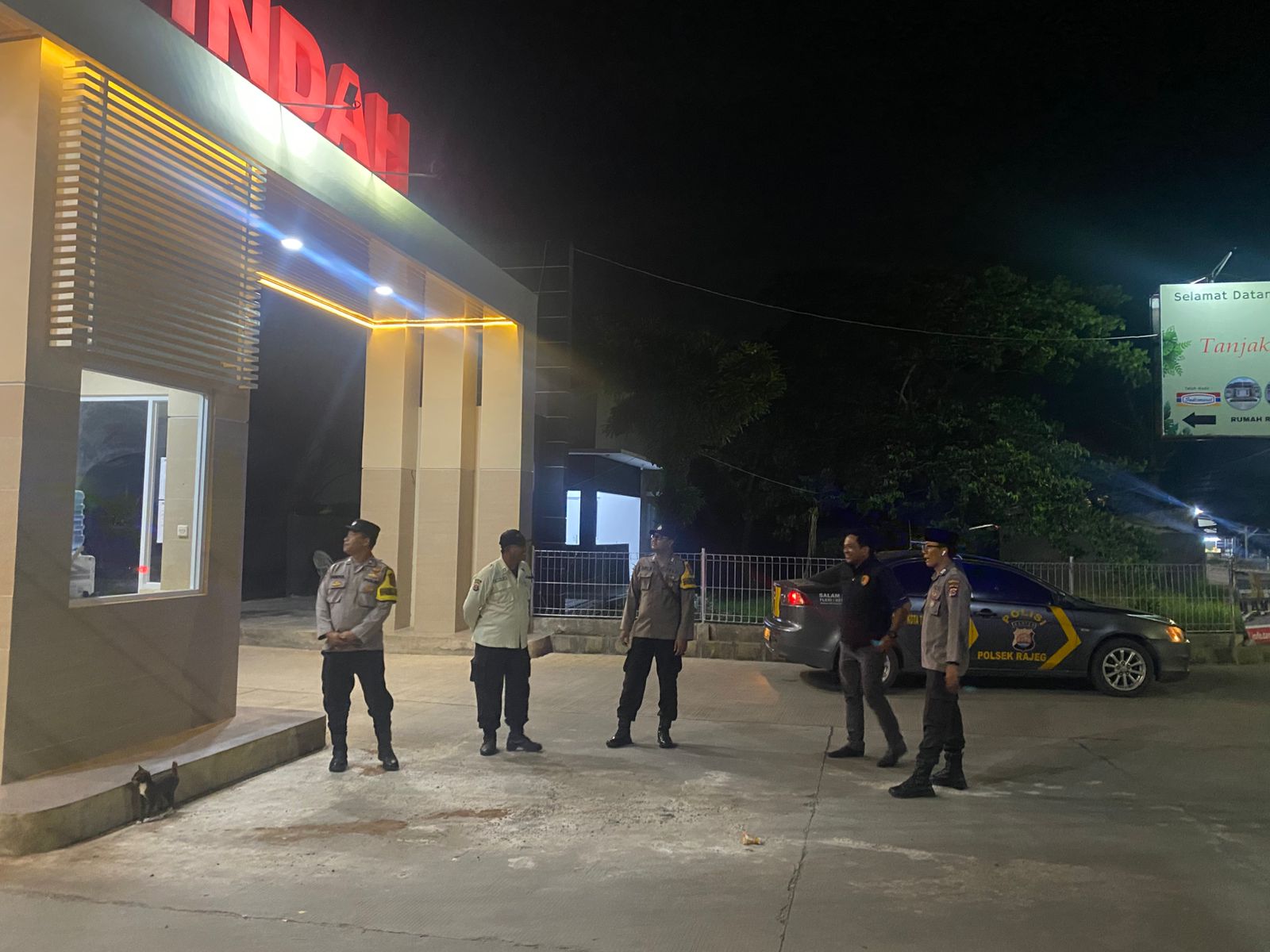 Patroli mobile personil polsek rajeg antisipasi gangguan kamtibmas pada malam hari