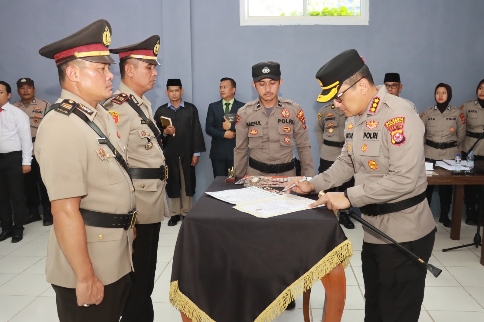 Kapolresta Tangerang Pimpin Serah Terima Jabatan Kabagops, Kabag SDM, Kasatpolair, Kapolsek Cisoka, Kapolsek Panongan, dan Kapolsek Mauk