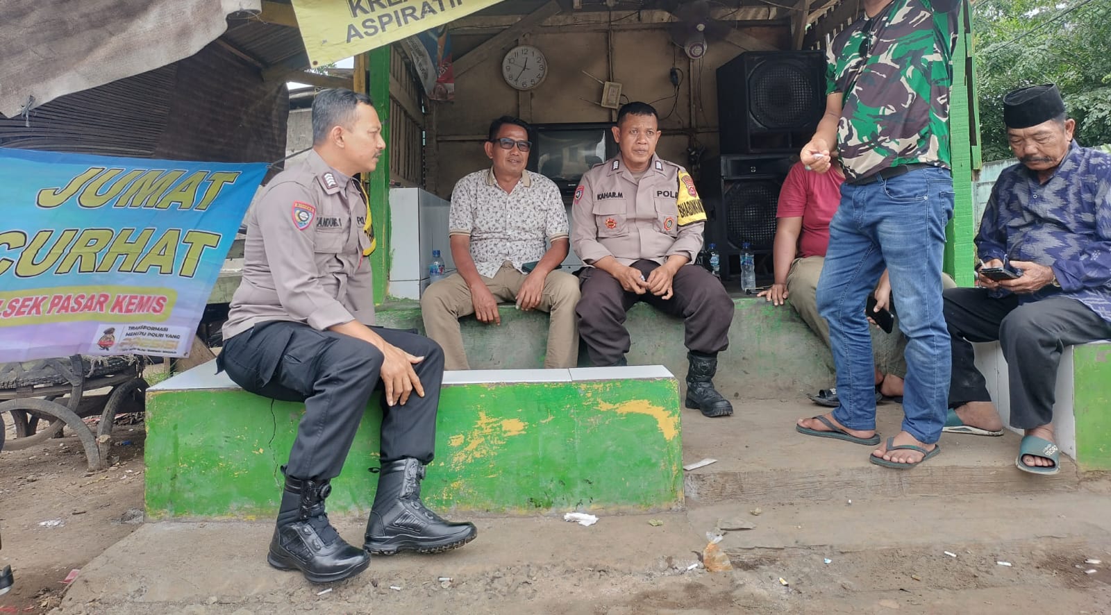 Bhabinkamtibmas Polsek Pasar Kemis Laksanakan Jumat Curhat dengan Warga di Kp. Bugel