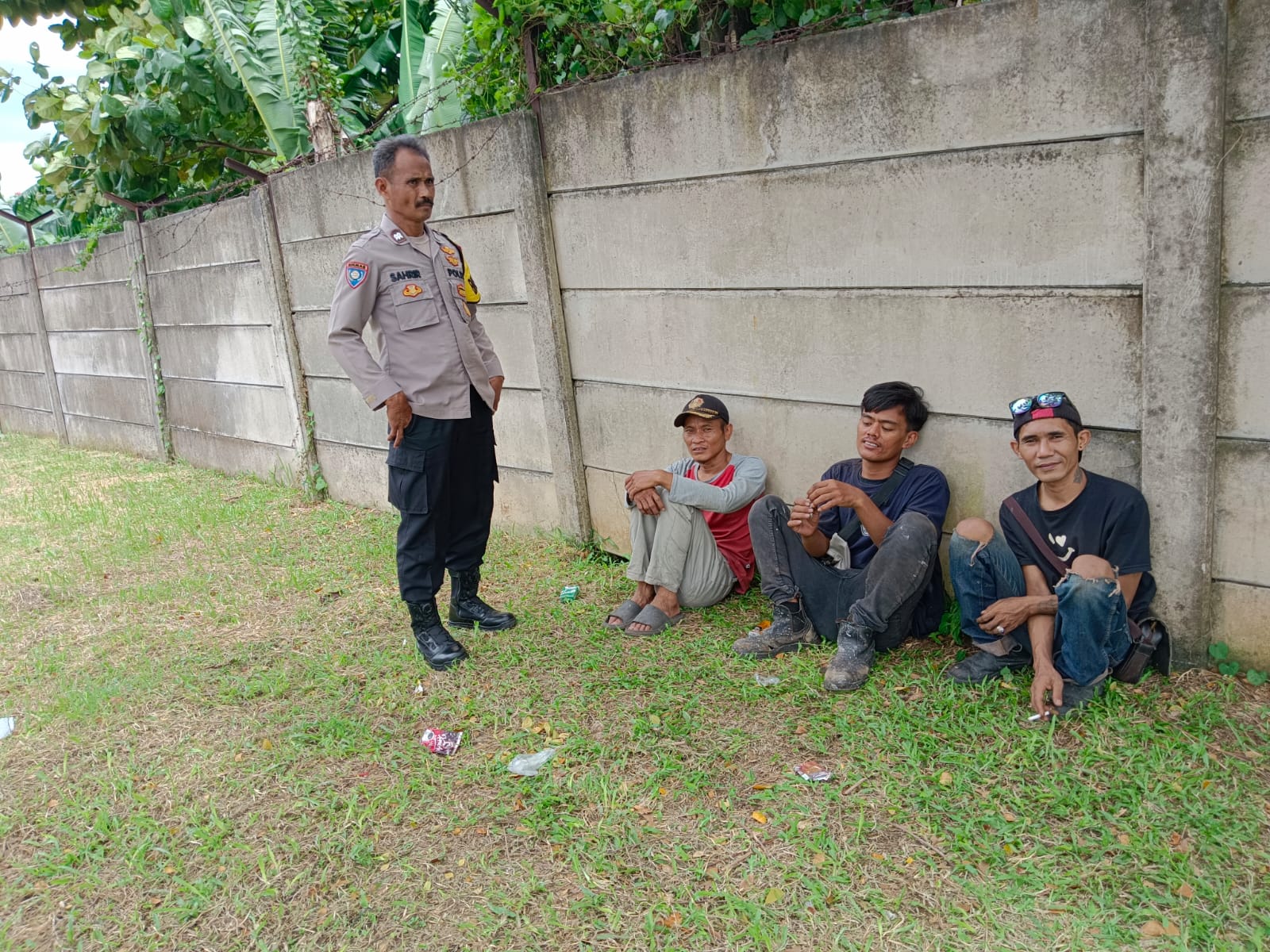Peduli Pengangguran: Upaya  Bhabinkamtibmas  Polsek Pasar Kemis Meningkatkan Kesejahteraan Warga